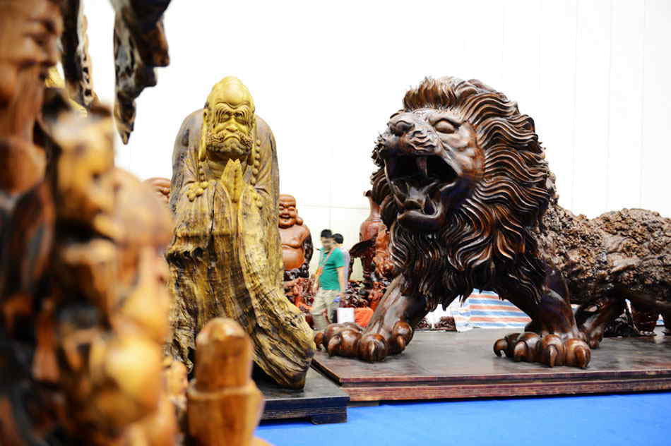 A giant lion sculpture on display at the Central China Expo 2013, a three-day event that ended Monday in Zhengzhou, Henan province, May 18, 2013. [Photo by Xiang Mingchao / chinadaily.com.cn]