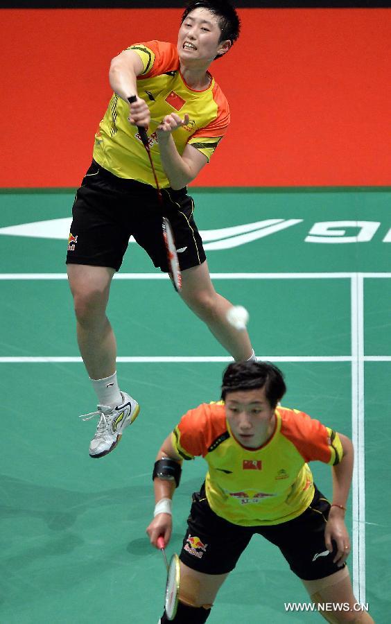 Wang Xiaoli and Yu Yang(Up) of China return a shot during the 2013 Sudirman Cup world mixed team badminton championships against Indonesia's Polii Greysia/Maheswari Nitya Krishinda in Kuala Lumpur, Malaysia, on May 21, 2013. Wang and Yu won 2-0. (Xinhua/Chen Xiaowei)