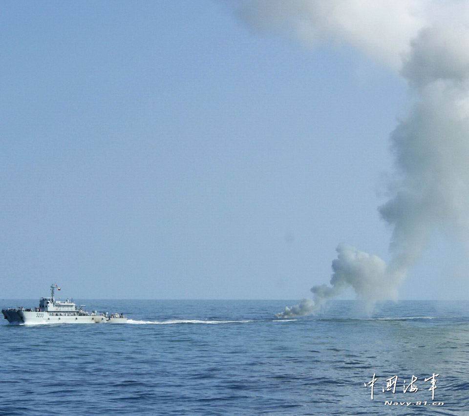 A landing ship brigade under the East Sea Fleet of the Navy of the Chinese People's Liberation Army (PLA) conducts a large-scale landing training recently, which has effectively tested and enhanced ships' overall combat level and emergency handling capability under complex conditions. (navy.81.cn/Li Yeyong, Li Hao, Wu Yajiang)