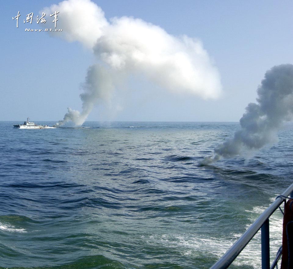 A landing ship brigade under the East Sea Fleet of the Navy of the Chinese People's Liberation Army (PLA) conducts a large-scale landing training recently, which has effectively tested and enhanced ships' overall combat level and emergency handling capability under complex conditions. (navy.81.cn/Li Yeyong, Li Hao, Wu Yajiang)