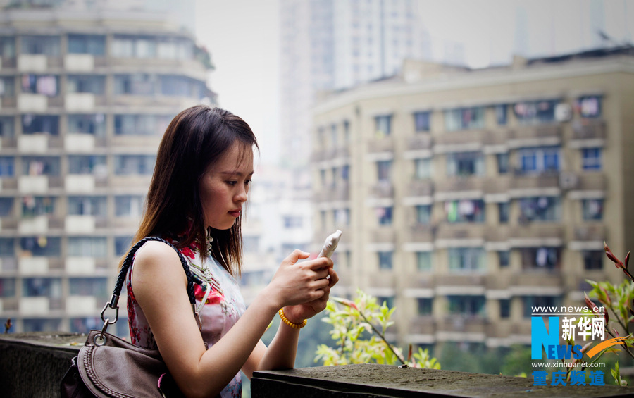 Tang Yiping communicates with her friends over phone on April 15, 2013. (Photo/Xinhua)