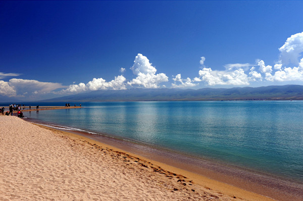 Qinghai Lake, Qinghai (Photo provided to Chinadaily.com.cn)