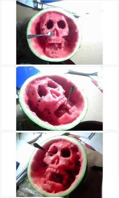 Watermelons are carved in various shapes. (Source: sznews.com)