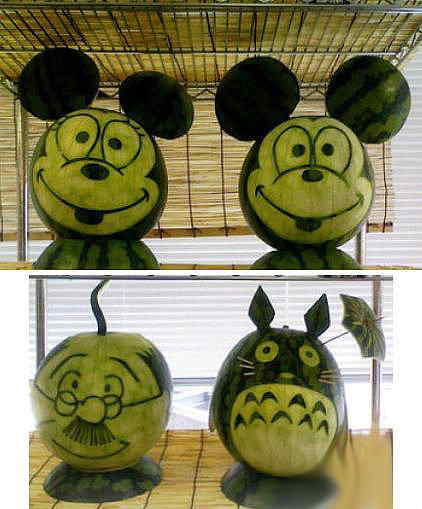 Watermelons are carved in various shapes. (Source: sznews.com)