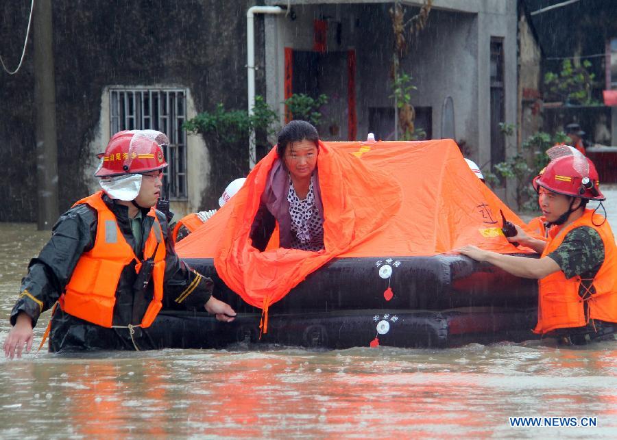 Rescuers evacuate stranded people in Yanshi Village of Shanwei City, south China's Guangdong Province, May 22, 2013. A lasting rainstorm in recent days left more than 50 people stranded and some villages flooded in Shanwei City on May 22. (Xinhua/Yang Fan) 