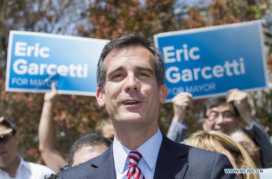 Los Angeles Mayor-elect Eric Garcetti speaks at a news conference in Los Angeles, the United States, May 22, 2013. Garcetti defeated city Controller Wendy Greuel by a 54 percent to 46 percent margin. (Xinhua/Zhao Hanrong)