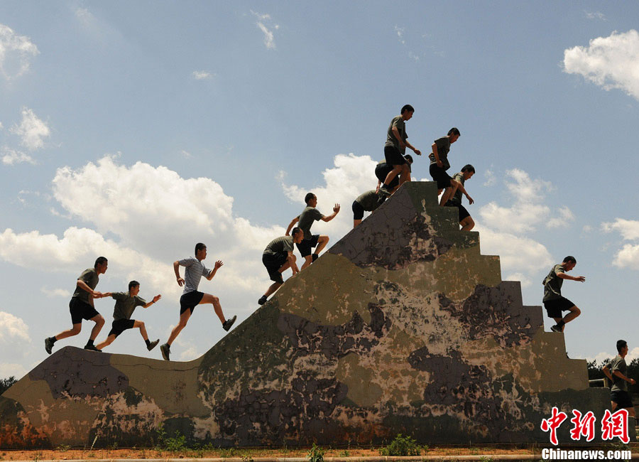 Snipers of the Chinese People's Liberation Army (PLA) participate in military training at a base in Chengdu, Southwest China's Sichuan Province, May 22, 2013. Altogether snipers from over 40 troops of more than 10 corps including the army, navy, air force and the Second Artillery Corps took part in the 40-day training that concluded on Wednesday. [Photo: CNS/Wu Sulin] 