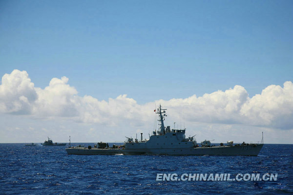 A speedboat flotilla under the South China Sea Fleet of the Navy of the Chinese People's Liberation Army (PLA) conducted drills on such subjects as comprehensive offence-and-defense, coordinated attack and so on in a sea area of the South China Sea in mid-May, so as to improve troops' coordinated operation ability under complex conditions. (Chinamil.com.cn/Shi Ruining)