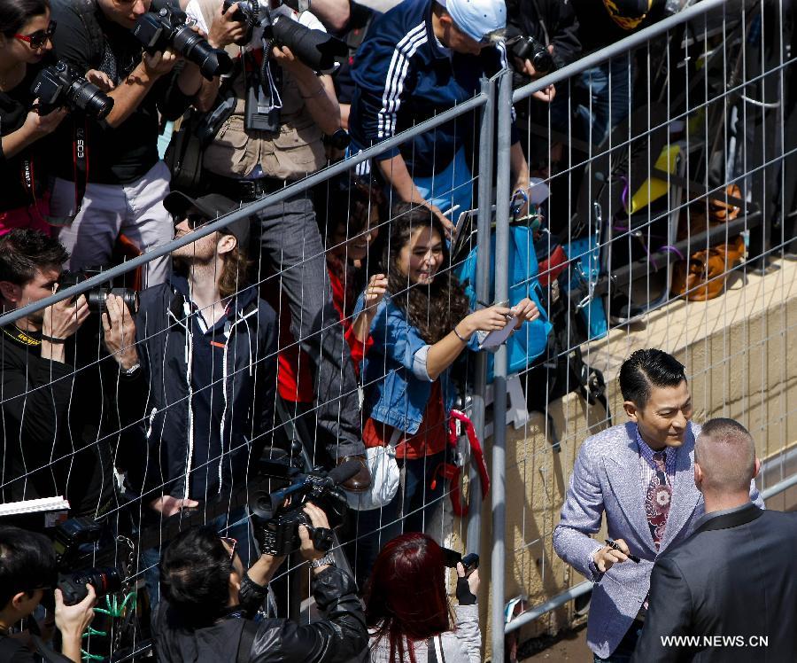Movie fans take photos and ask for signature of Hong Kong movie star Andy Lau during the 66th Cannes Film Festival in Cannes, France, on May 20, 2013. The film festival runs from May 15 to May 26 this year.(Xinhua/Zhou Lei) 
