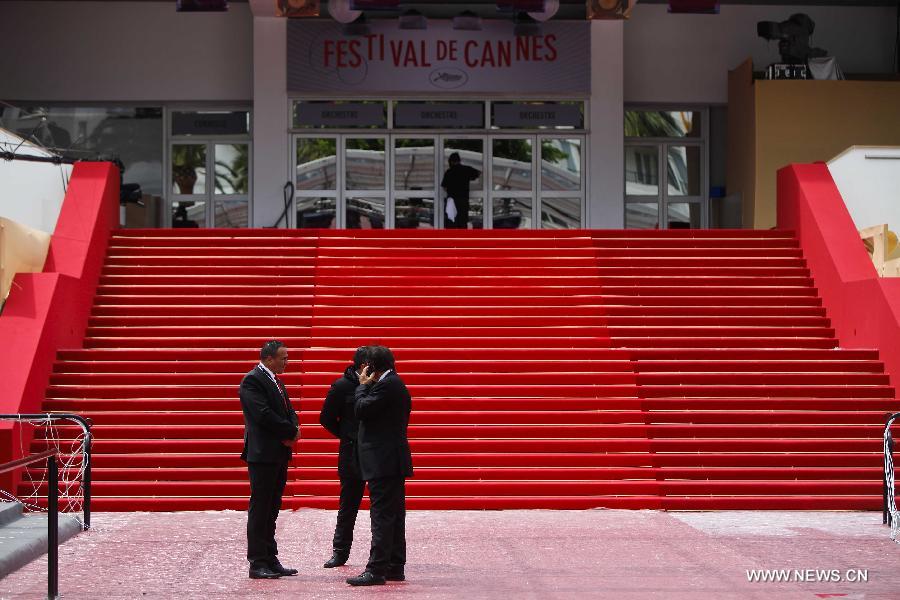 Security personnel get ready for the opening ceremony of the 66th Cannes Film Festival in Cannes, France, on May 15, 2013. The film festival runs from May 15 to May 26 this year.(Xinhua/Zhou Lei) 