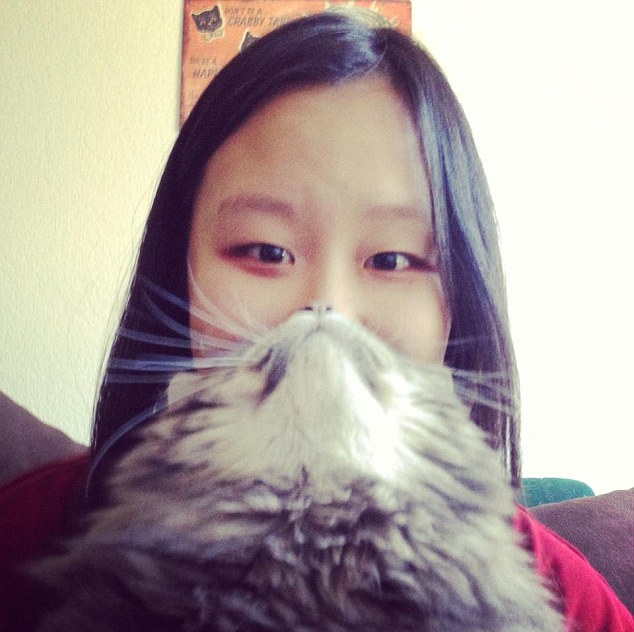 Cat bearding: Hottest feline craze takes over internet  (8)