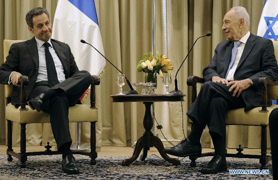 Israeli Prime Minister Benjamin Netanyahu (R) meets with former French president Nicolas Sarkozy in Jerusalem on May 23, 2013. (Xinhua/Pool/David Buimovitch) 