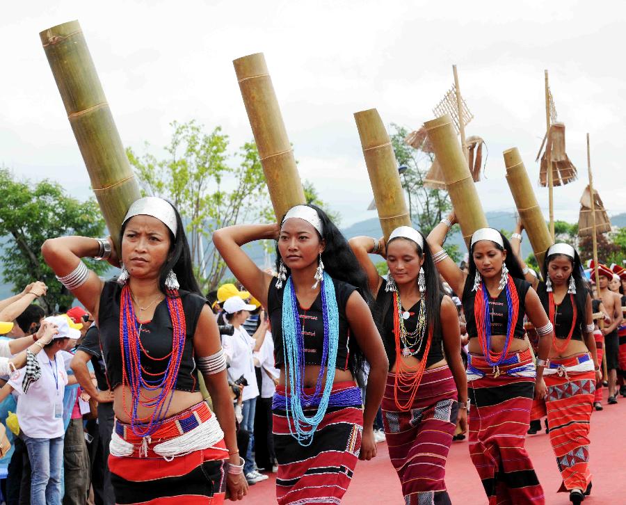 Local people in traditonal costumes dance to pay their tribute to the ancestor of tea during the opening of 2013 International Tea Convention in Pu'er, southwest China's Yunnan Province, May 25, 2013. The convention that opened on Saturday aims to promote tea culture around the world. (Xinhua/Yang Zongyou)