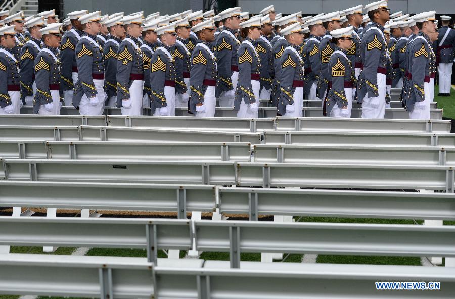 Graduating cadets attend the graduation ceremonies at the United States Military Academy at West Point, New York, the United States, May 25, 2013. 1,007 cadets graduated on Saturday from the famous military academy founded in 1802. (Xinhua/Wang Lei)