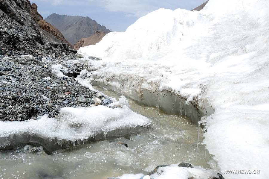 Photo taken on May 25, 2013 shows the No. 12 glacier in Laohugou Valley on the western section of the Qilian Mountain, northwest China's Gansu Province. The No. 12 glacier in Laohugou Valley, the longest glacier in the Qilian Mountain, has presented an apparent shrinkage due to the rising temperature, according to a research made by China Academy of Sciences. (Xinhua/Nie Jianjiang)