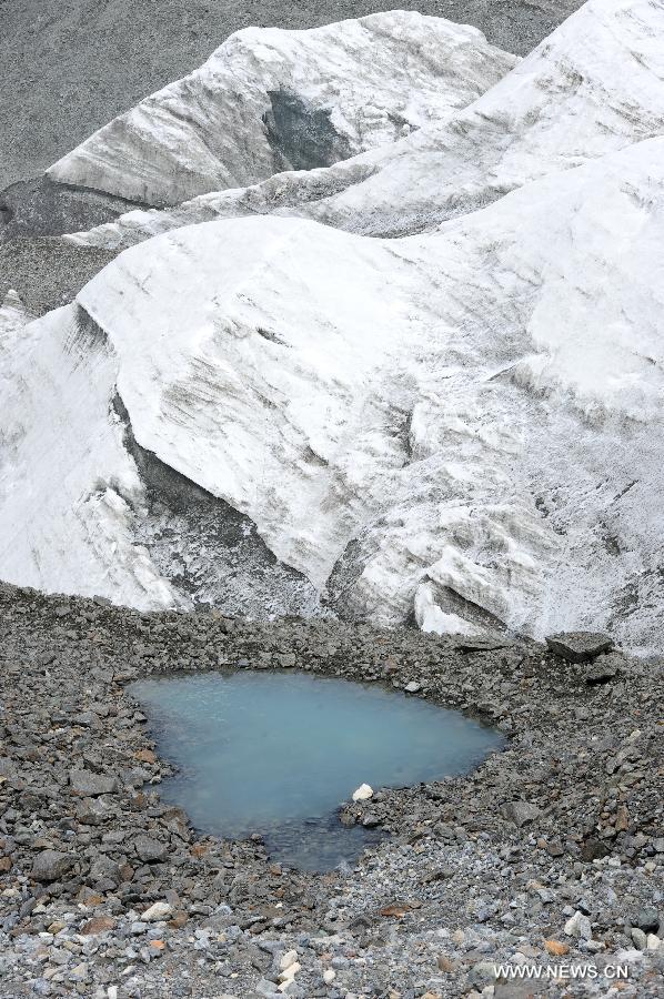 Photo taken on May 25, 2013 shows the No. 12 glacier in Laohugou Valley on the western section of the Qilian Mountain, northwest China's Gansu Province. The No. 12 glacier in Laohugou Valley, the longest glacier in the Qilian Mountain, has presented an apparent shrinkage due to the rising temperature, according to a research made by China Academy of Sciences. (Xinhua/Nie Jianjiang)