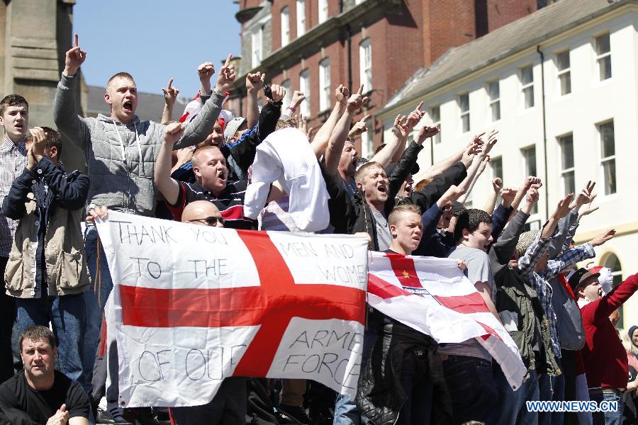 Protestors attend the demonstration against the killing of the British soldier in Newcastle, May 25, 2013. Nearly 2,000 people from around Britain took to the street on Saturday afternoon in Newcastle in northern England. (Xinhua/Yin Gang) 