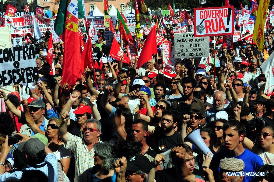 Portuguese demonstrators protest against the government's implementation of tough austerity measures in Lisbon on May 25, 2013. Thousands of Portuguese from cities including capital Lisbon, Porto, Vila Real, Setubal and Sintra gathered in front of the Jeronimos Monastery in Lisbon on Saturday protesting against government's austerity measures in return for the bailout from the troika comprising the European Union, the European Central Bank and the International Monetary Fund. (Xinhua/Zhang Liyun) 