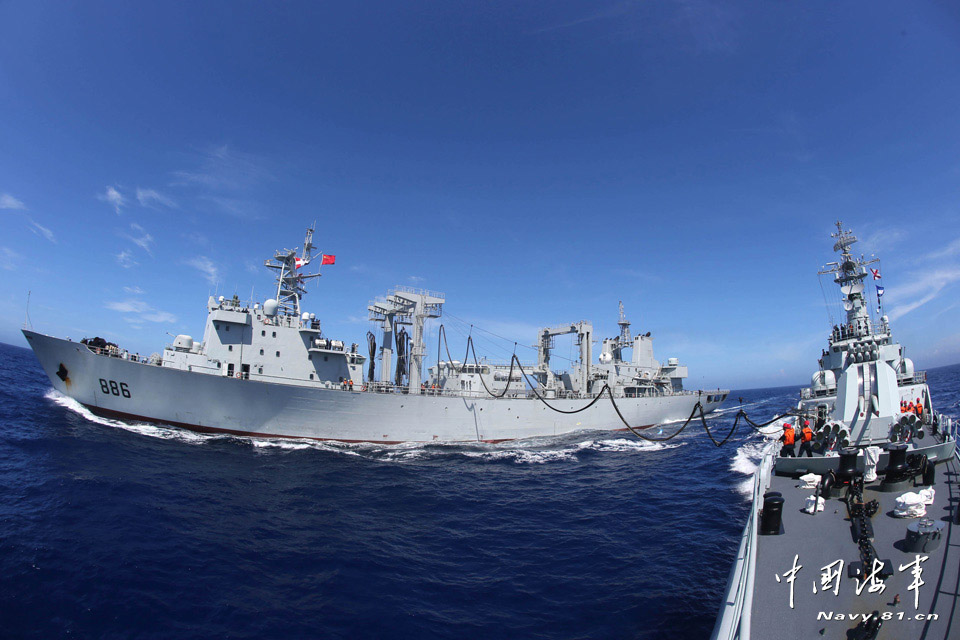 The far-sea training taskforce under the East China Sea Fleet of the Navy of the Chinese People's Liberation Army (PLA) conducted an offence-and-defense drill in the waters of the west Pacific Ocean on May 11, 2013. (navy.81.cn/Hu Kaibing, Lin Xiaoying)