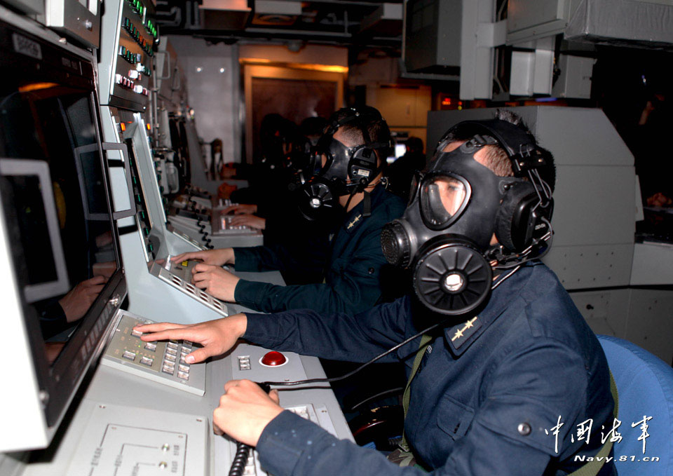 The far-sea training taskforce under the East China Sea Fleet of the Navy of the Chinese People's Liberation Army (PLA) conducted an offence-and-defense drill in the waters of the west Pacific Ocean on May 11, 2013. (navy.81.cn/Hu Kaibing, Lin Xiaoying)