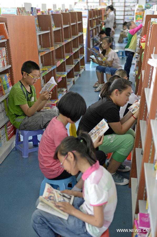 Children read books at a special reading area for children at the Yinchuan book center in Yinchuan, capital of northwest China's Ningxia Hui Autonomous Region, May 26, 2013. The reading area, specially designed for children, opened here on Sunday. (Xinhua/Wang Peng)