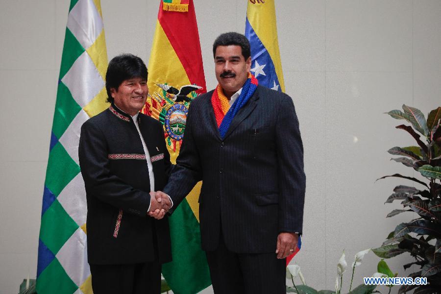 Image provided by Venezuelan Presidency shows Venezuelan President Nicolas Maduro (R) shaking hands with Bolivian President Evo Morales in the city of Cochabamba, Bolivia, on May 25, 2013. (Xinhua/Presidency of Venezuela)