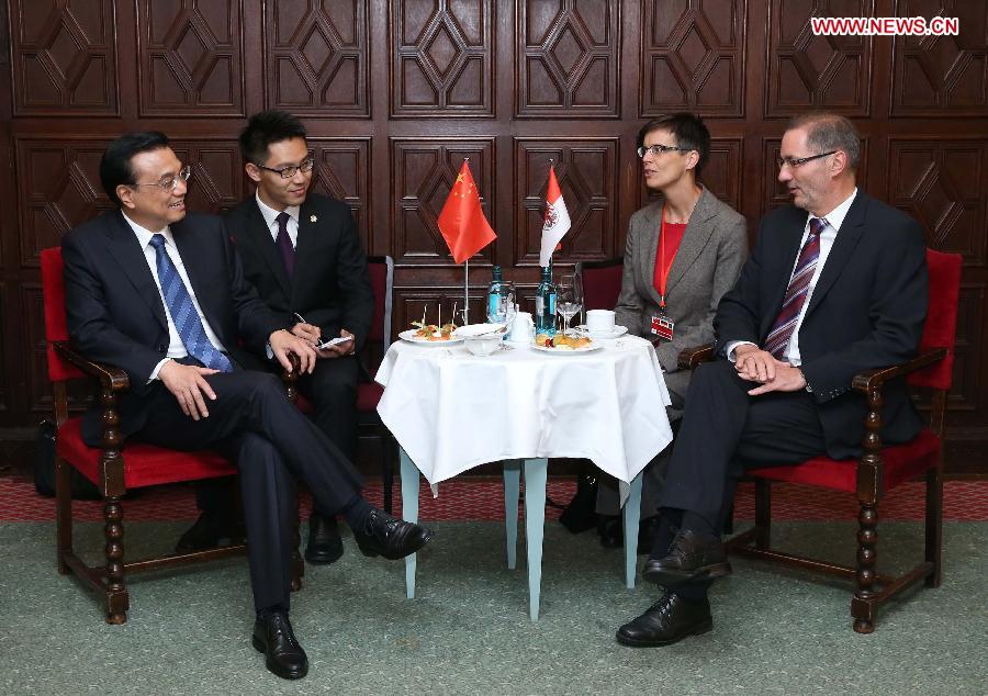 Chinese Premier Li Keqiang (front L) meets with German Brandenburg state Premier Matthias Platzek after visiting the Cecilienhof Palace in Potsdam, capital of Germany's Brandenburg state, where the Potsdam Proclamation was issued in 1945, May 26, 2013. Li Keqiang arrived in Germany late Saturday for an official visit. (Xinhua/Pang Xinglei)