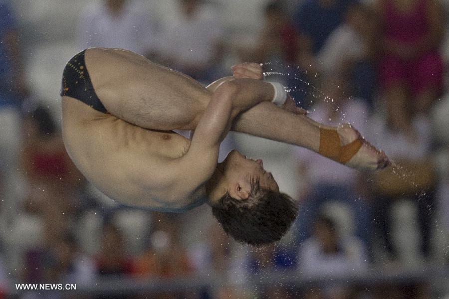 Qiu Bo of China competes during men's individual 10m Platform semifinal at the International Swimming Federation (FINA) Diving World Series 2013, in Guadalajara, Jalisco, Mexico, on May 26, 2013. (Xinhua/Alejandro Ayala)