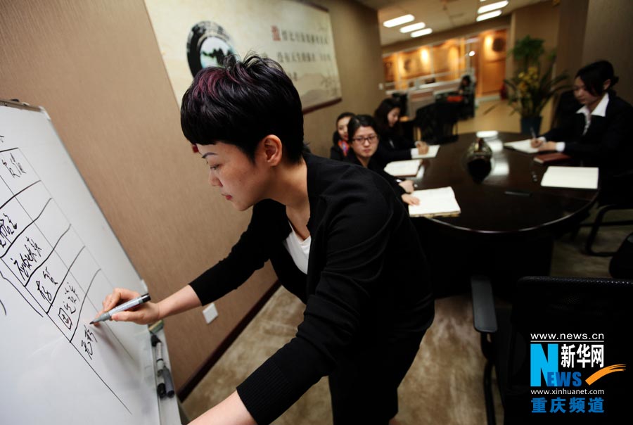 Positive working environment and effective communication are key to keep women fighting in financial industry. (Photo/Xinhua)