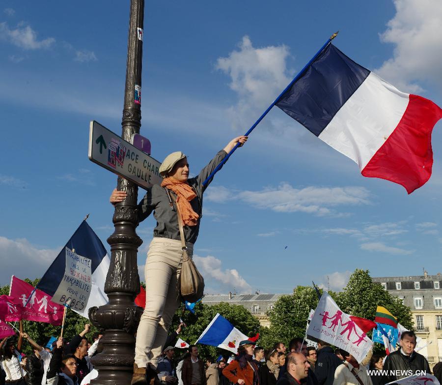 People protest against the France's new gay marriage law in Paris, France, on May 26, 2013.(Xinhua/Zheng Suchun) 