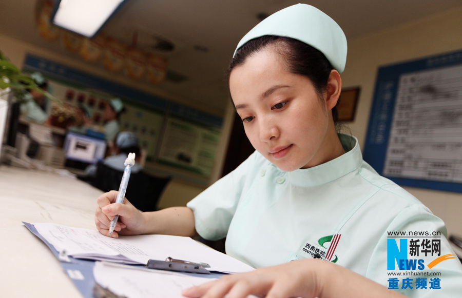 Chen Wen, born in 1985, is a nurse in Chongqiing South West Hospital. She is a gourmand. (Xinhua/Peng Bo)