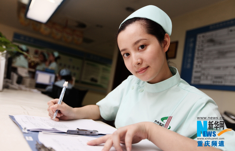 Chen Wen, born in 1985, is a nurse in Chongqiing South West Hospital. She is a gourmand. (Xinhua/Peng Bo)