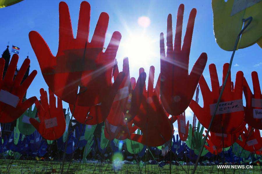 Photo taken on May 27, 2013, shows the large art work of "The Sea of Hands" during the Reconciliation Week 2013 in the University of Sydney, Australia. The first "Sea of Hands" was held on Oct. 12, 1997, in Australia's capital of Canberra. (Xinhua/Jin Linpeng) 