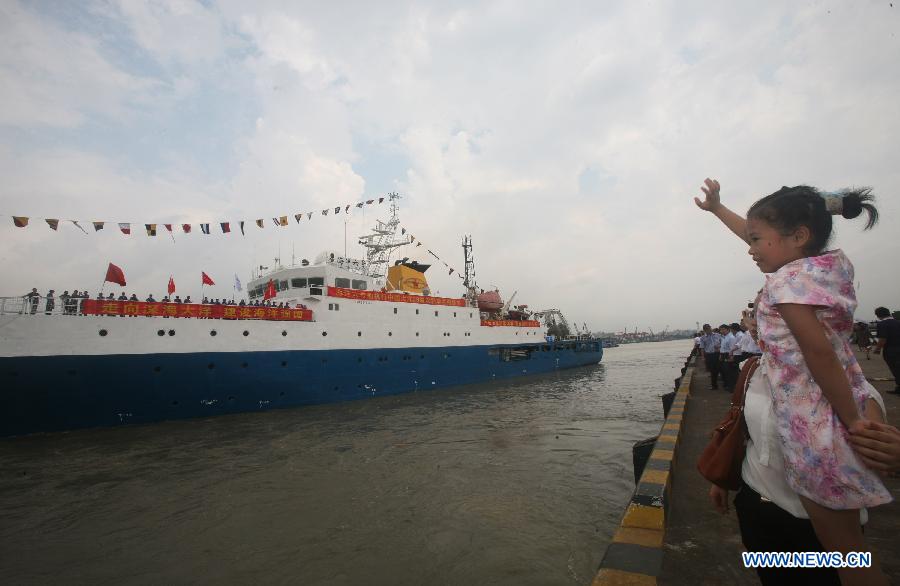 A girl waves goodbye to the sailing Haiyang-6, a Chinese research vessel, at a dock in Guangzhou, capital of south China's Guangdong Province, May 28, 2013. An expedition team of 96 members aboard Haiyang-6 set out for the Pacific Ocean Tuesday to carry out a five-month survey on undersea mineral resources. (Xinhua/Liang Zhiwei)  