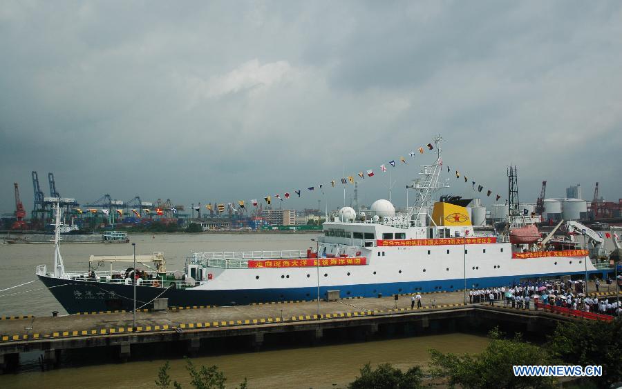 Haiyang-6, a Chinese research vessel, is seen at a dock in Guangzhou, capital of south China's Guangdong Province, May 28, 2013. An expedition team of 96 members aboard Haiyang-6 set out for the Pacific Ocean Tuesday to carry out a five-month survey on undersea mineral resources. (Xinhua/Liang Zhiwei)  