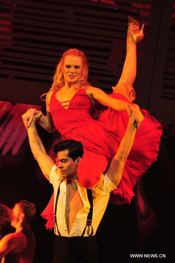 Artists perform the musical "Dirty Dancing" at Singapore's Marina Bay Sands Theatre, May 28, 2013. (Xinhua/Then Chih Wey) 