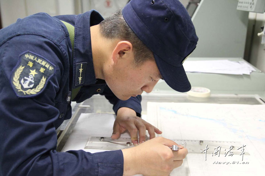 The far-sea training taskforce under the North Sea Fleet of the Navy of the Chinese People's Liberation Army (PLA) sails toward the waters of the West Pacific for far-sea training on May 25, 2013. (navy.81.cn/Yi Hang, Mi Jinguo, Zhang Gang)