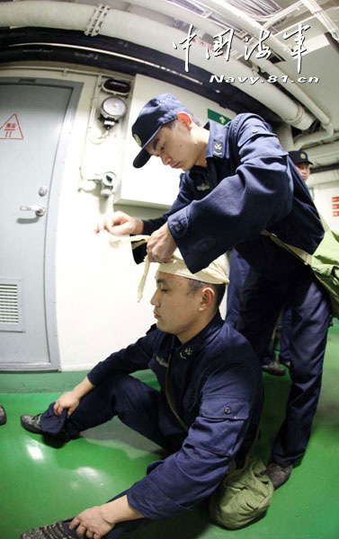 The far-sea training taskforce under the North Sea Fleet of the Navy of the Chinese People's Liberation Army (PLA) sails toward the waters of the West Pacific for far-sea training on May 25, 2013. (navy.81.cn/Yi Hang, Mi Jinguo, Zhang Gang)