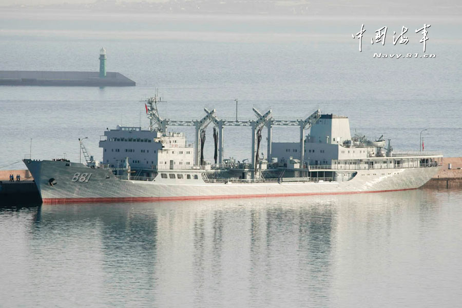 The far-sea training taskforce under the North Sea Fleet of the Navy of the Chinese People's Liberation Army (PLA) sails toward the waters of the West Pacific for far-sea training on May 25, 2013. (navy.81.cn/Yi Hang, Mi Jinguo, Zhang Gang)