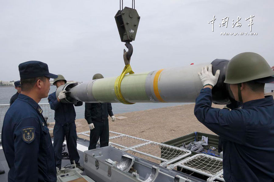 The far-sea training taskforce under the North Sea Fleet of the Navy of the Chinese People's Liberation Army (PLA) sails toward the waters of the West Pacific for far-sea training on May 25, 2013. (navy.81.cn/Yi Hang, Mi Jinguo, Zhang Gang)