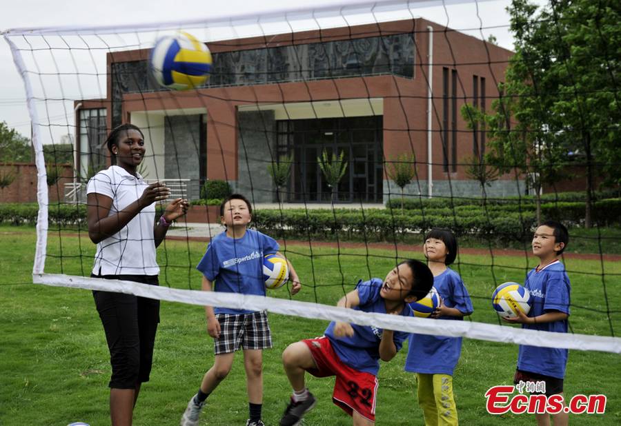 A former U.S. national team member, as part of a Sports Delegation selected by the U.S. Department of State, plays volleyball with students at SOS Children's Village in Chengdu, capital of southwest China's Sichuan Province, May 28, 2013. (CNS/An Yuan)