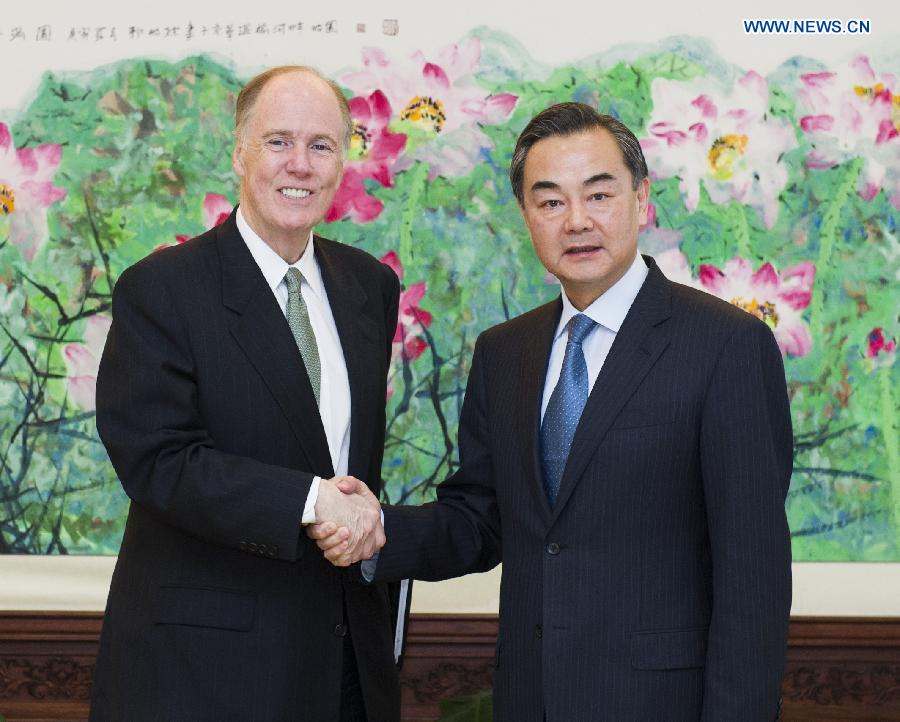 Chinese Foreign Minister Wang Yi (R) shakes hands with U.S. National Security Adviser Thomas Donilon during their meeting in Beijing, capital of China, May 28, 2013. (Xinhua/Wang Ye)