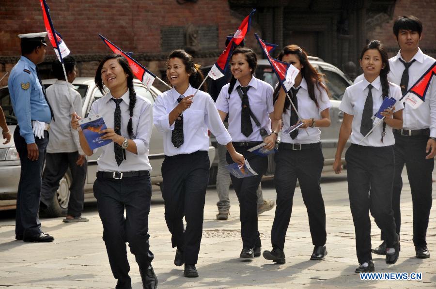Nepali students participate in the celebrations to mark the Mt. Qomolangma Diamond Jubilee in Kathmandu, Nepal, May 29, 2013. The families of Edmund Hillary and Sherpa Tenzing Norgay are celebrating on Wednesday the 60th anniversary of the first ascent of Mt. Qomolangma in human history when the two heroes reached the summit. (Xinhua/Sunil Pradhan) 