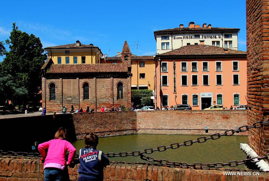 Photo taken on May 26, 2013 shows the moat around the Castello Estense in the historical city of Ferrara in northern Italy. Ferrara, City of the Renaissance, and its Po Delta were inscribed on the World Heritage List in 1995. (Xinhua/Ge Chen) 