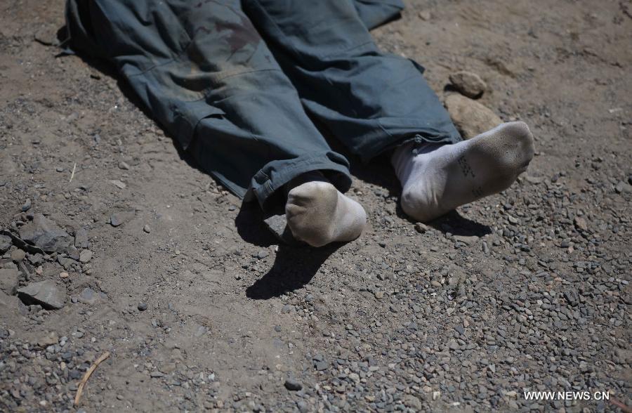 A body of Taliban militants is seen on the ground after an attack by Taliban militants on Panjshir governor compound in Panjshir province, Afghanistan, on May 29, 2013. One policeman and six militants were killed early Wednesday morning when Taliban suicide bombers launched an attack on the provincial governor office building in eastern Afghan province of Panjshir, a provincial source said. (Xinhua/Ahmad Massoud) 