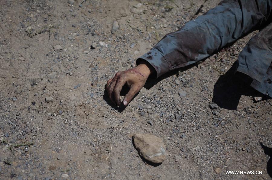 A body of Taliban militants is seen on the ground after an attack by Taliban militants on Panjshir governor compound in Panjshir province, Afghanistan, on May 29, 2013. One policeman and six militants were killed early Wednesday morning when Taliban suicide bombers launched an attack on the provincial governor office building in eastern Afghan province of Panjshir, a provincial source said. (Xinhua/Ahmad Massoud) 