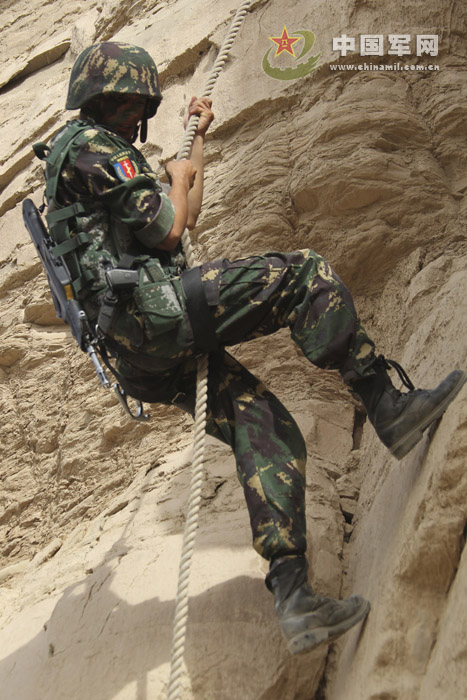 Training photos of special forces in Xinjiang (Source: chinamil.com.cn)