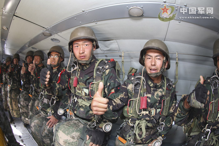 Training photos of special forces in Xinjiang (Source: chinamil.com.cn)