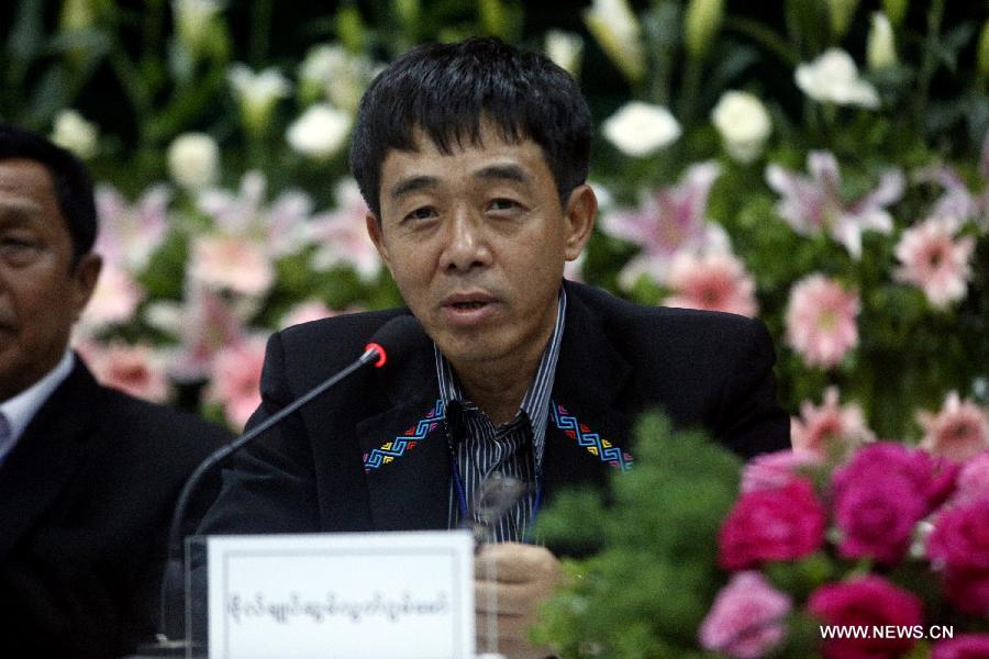 U Sumlut Guam, head of the Kachin Independence Organization (KIO) delegation, attends a press conference in Myitgyina, Myanmar, May 30, 2013. Myanmar government and the Kachin Independence Organization (KIO) signed a seven-point peace talk agreement on the final day of their three-day talk in Myitgyina, capital of north Myanmar's Kachin state on Thursday. (Xinhua/U Aung)