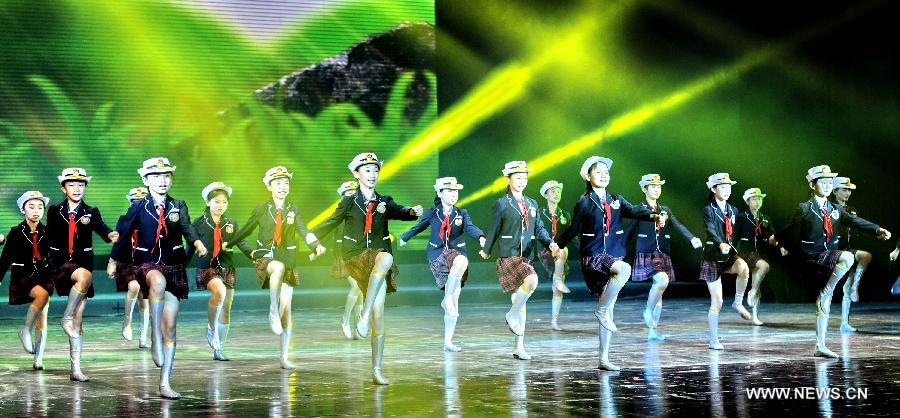 Pupils of Suhujie Elementary School perform dance to celebrate the coming children's day in Hohhot, capital of north China's Inner Mongolia Autonomous Region, May 31, 2013. Various activities are held across China to celebrate the coming International Children's Day. (Xinhua/Zhao Tingting) 